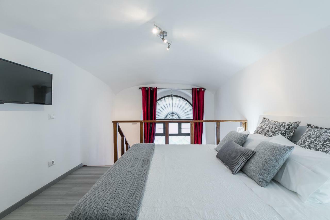 Diana Romantic Loft Рим Екстериор снимка