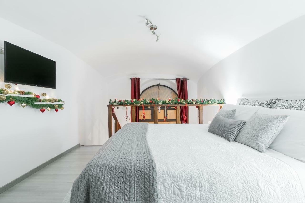 Diana Romantic Loft Рим Екстериор снимка